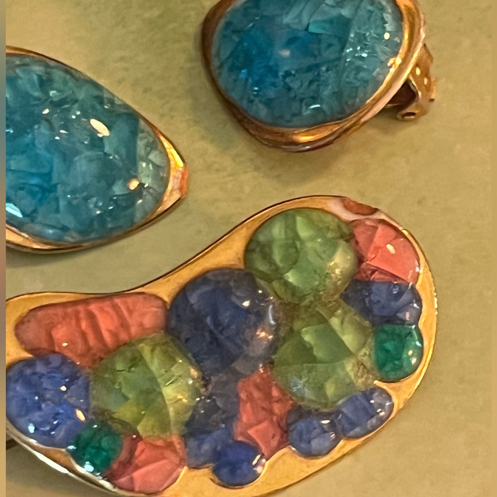 Super pretty handmade brooch and clip on earrings gold trim and glass!